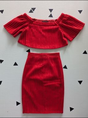 Black Halo Red Ribbed Two-Piece Skirt Set